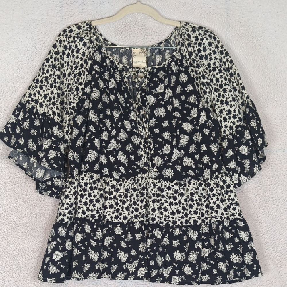 Blu Pepper Women's Black & White Farmhouse Floral Flowy Blouse Size‎ XS